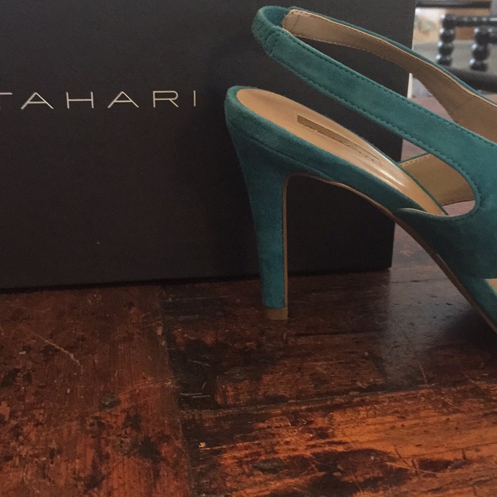 Beautiful Tahari “Whitney” blue suede leather  NIB - Picture 4 of 8
